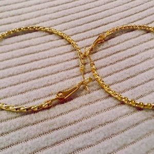 Twisted hoop earring